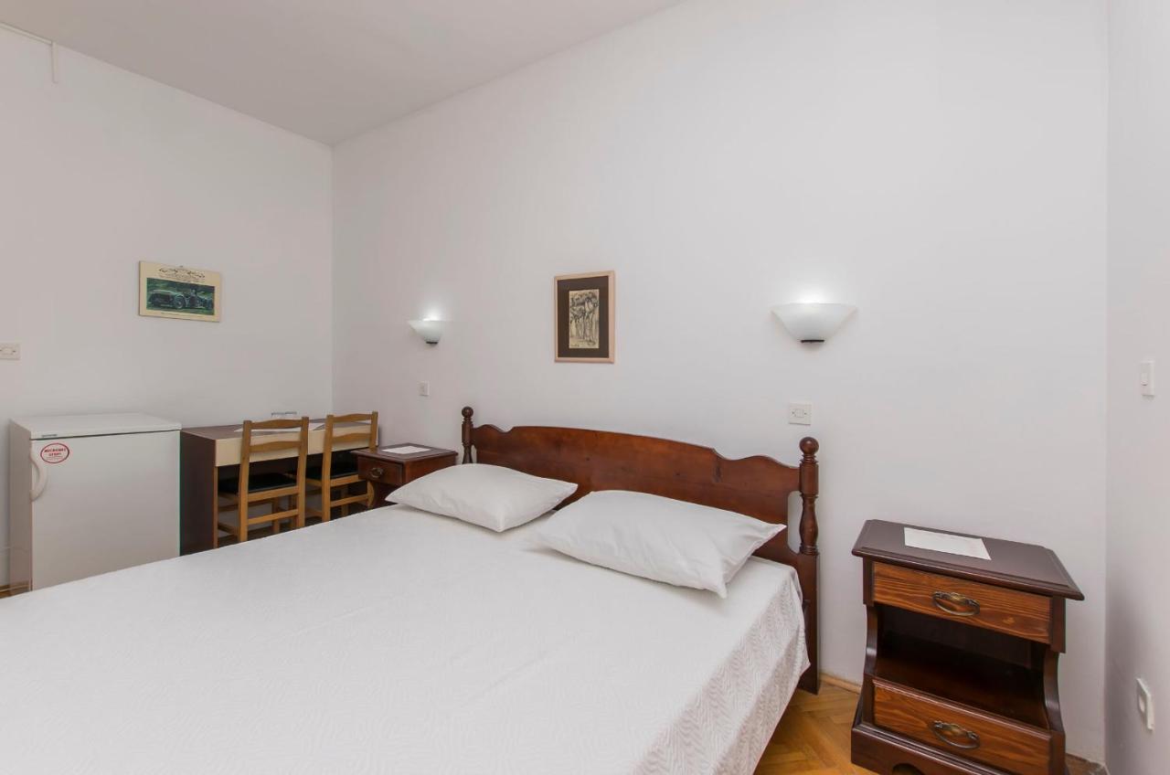 Apartment And Rooms Franka Žaborić Eksteriør billede