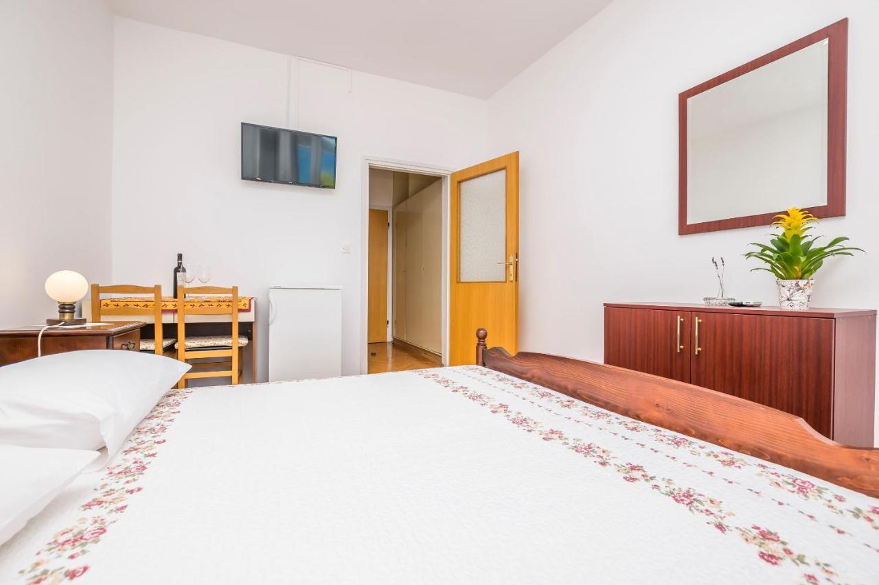 Apartment And Rooms Franka Žaborić Eksteriør billede