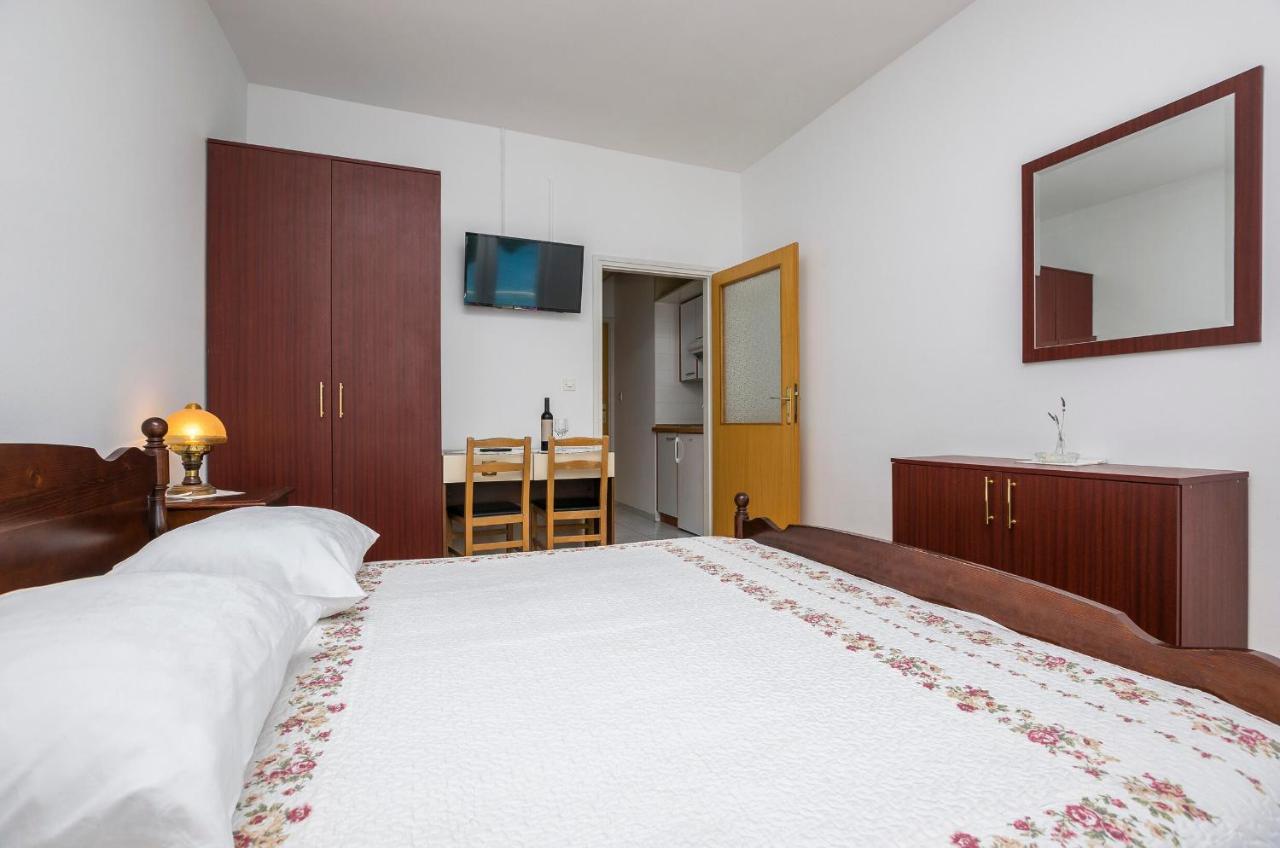 Apartment And Rooms Franka Žaborić Eksteriør billede